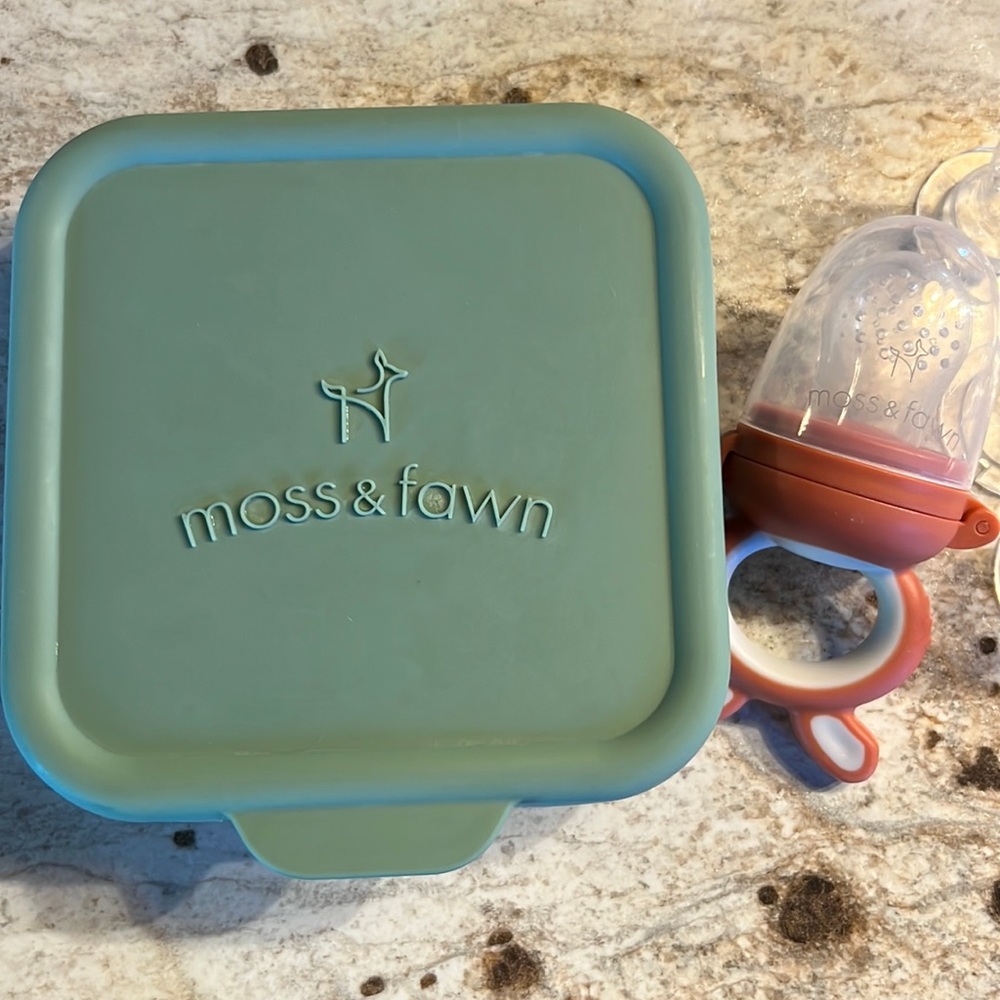 Moss & Fawn silicone ice/breastmilk tray and forage feeder.